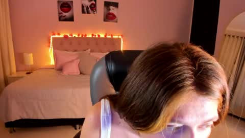 emily_warren__ online show from 22, 4, 2026