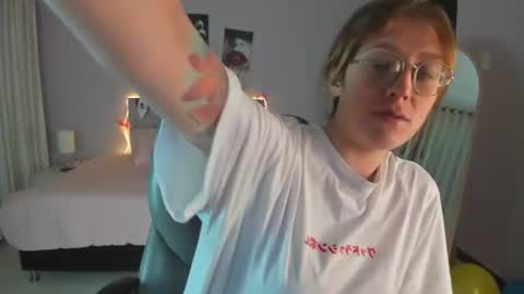 emily_warren__ online show from 23, 6, 2026