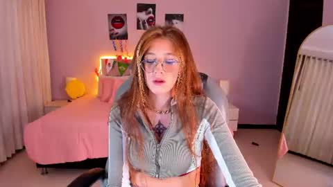 emily_warren__ online show from 10, 7, 2026