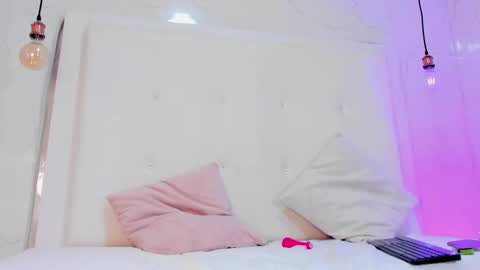 emilyadams0 online show from 19, 9, 2025