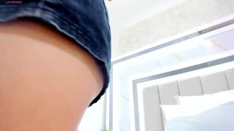 Snapshot of emilyblack_1 chatting on 5, 3, 2025 Emily online show from 5, 3, 2025