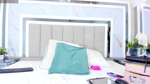 Snapshot of emilyblack_1 chatting on 6, 3, 2025 Emily online show from 6, 3, 2025