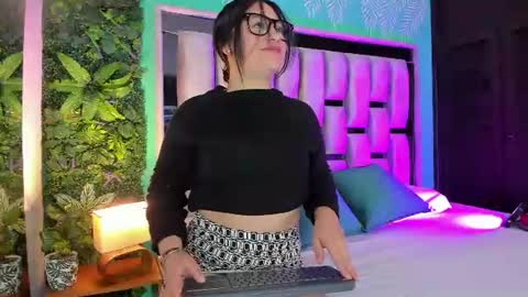 Emilye online show from 21, 6, 2026