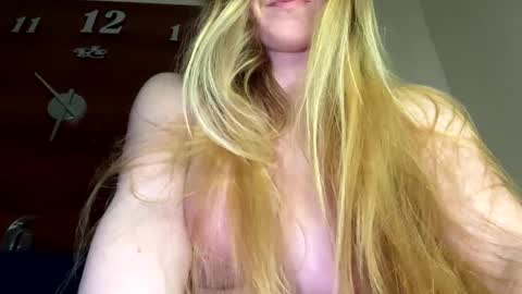 Snapshot of emilygibbes chatting on 12, 3, 2025 emilygibbes online show from 12, 3, 2025