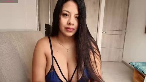 Snapshot of emilyguss chatting on 5, 12, 2025 Emily online show from 5, 12, 2025