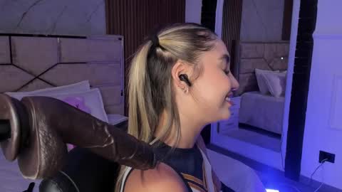 Emily Hendrix online show from 13, 2, 2025