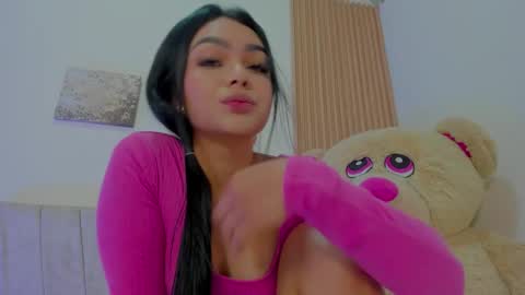 Snapshot of emilylittle___ chatting on 18, 12, 2025 EMI online show from 18, 12, 2025