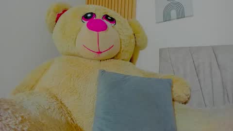 Snapshot of emilylittle___ chatting on 14, 2, 2026 EMI online show from 14, 2, 2026