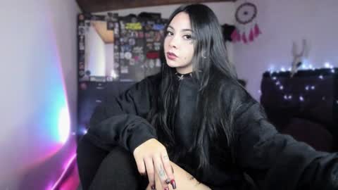  Emily Support me to have 100 likes plx online show from 28, 1, 2025