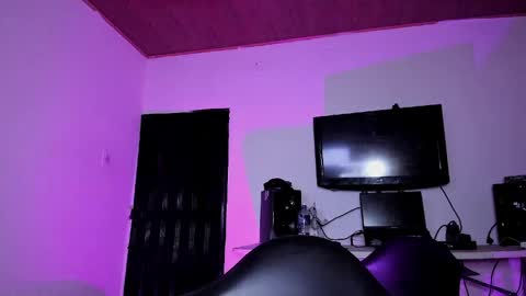  Emily Support me to have 100 likes plx online show from 11, 4, 2026