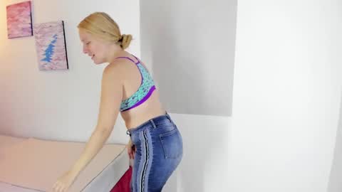 Snapshot of emilysumer chatting on 13, 2, 2025 Summer 3 online show from 13, 2, 2025