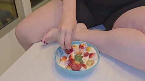 Snapshot of emilysumer chatting on 30, 11, 2025 Summer 3 online show from 30, 11, 2025