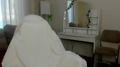 Snapshot of emilytrase chatting on 11, 5, 2026 Betty online show from 11, 5, 2026