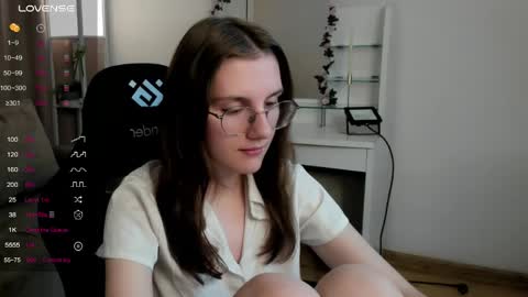 Snapshot of emilytrase chatting on 25, 5, 2026 Betty online show from 25, 5, 2026