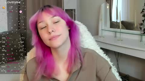 Snapshot of emilytrase chatting on 27, 5, 2026 Betty online show from 27, 5, 2026