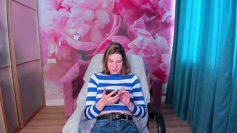 EmilyWalkers online show from 2, 2, 2025