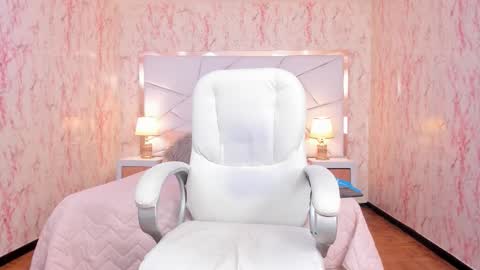 Snapshot of emilywhinfre chatting on 5, 10, 2025 Emily 2200 - 600GMT-5 online show from 5, 10, 2025