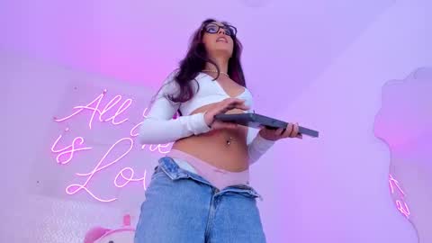 Emily Bank online show from 22, 9, 2025