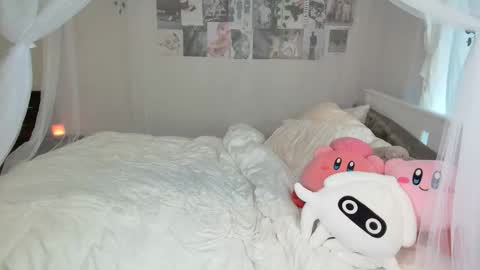 Emily brunette and Charlotte redhead online show from 31, 3, 2026