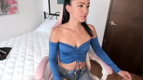 Snapshot of emiril chatting on 20, 10, 2025 L i a time online 7am - 1pm Gtm-5 online show from 20, 10, 2025