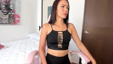 Snapshot of emiril chatting on 6, 11, 2025 L i a time online 7am - 1pm Gtm-5 online show from 6, 11, 2025