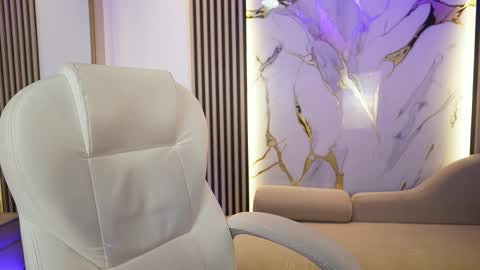 emma__walkerr_ online show from 21, 4, 2026