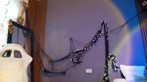 emma_and_aysha online show from 3, 11, 2025