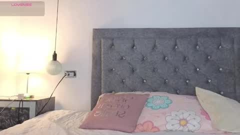 Snapshot of emma_blake__ chatting on 17, 12, 2025 Emma online show from 17, 12, 2025