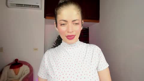 Snapshot of emma_blanco chatting on 17, 12, 2024 Emma online show from 17, 12, 2024