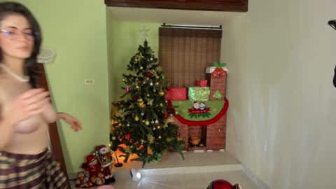 Snapshot of emma_blanco chatting on 23, 12, 2024 Emma online show from 23, 12, 2024