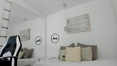 Emma Castillo online show from 6, 3, 2025