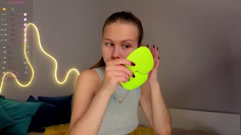 Snapshot of emma_clon chatting on 27, 6, 2026 Emma online show from 27, 6, 2026
