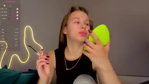 Snapshot of emma_clon chatting on 1, 7, 2026 Emma online show from 1, 7, 2026