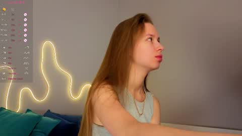 Snapshot of emma_clon chatting on 6, 7, 2026 Emma online show from 6, 7, 2026