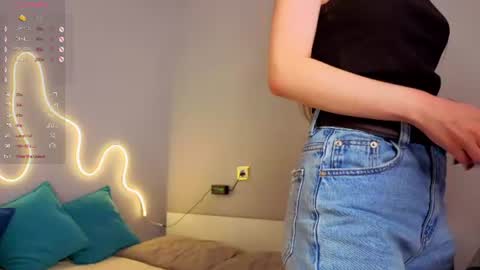 Snapshot of emma_clon chatting on 12, 7, 2026 Emma online show from 12, 7, 2026