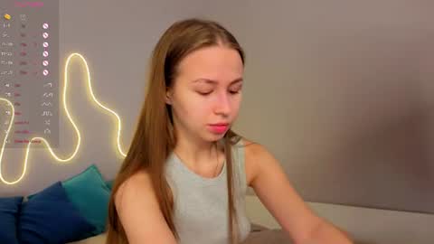 Snapshot of emma_clon chatting on 17, 7, 2026 Emma online show from 17, 7, 2026