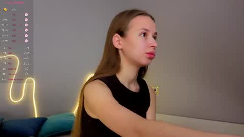 Snapshot of emma_clon chatting on 5, 8, 2026 Emma online show from 5, 8, 2026
