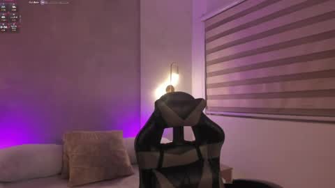 E M M A online show from 25, 4, 2026