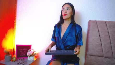 Snapshot of emma_glowof chatting on 7, 6, 2026 Emma Glow online show from 7, 6, 2026