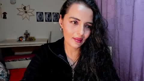  emma luxy online show from 8, 4, 2026