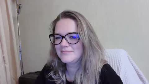 Snapshot of emma_misty_ chatting on 23, 9, 2025 emma_misty_ online show from 23, 9, 2025