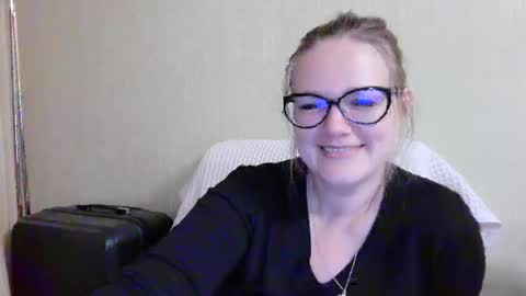 Snapshot of emma_misty_ chatting on 25, 9, 2025 emma_misty_ online show from 25, 9, 2025