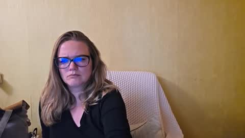 Snapshot of emma_misty_ chatting on 6, 10, 2025 emma_misty_ online show from 6, 10, 2025