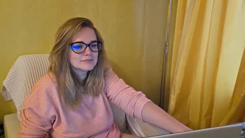 Snapshot of emma_misty_ chatting on 13, 10, 2025 emma_misty_ online show from 13, 10, 2025