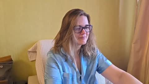 Snapshot of emma_misty_ chatting on 14, 10, 2025 emma_misty_ online show from 14, 10, 2025