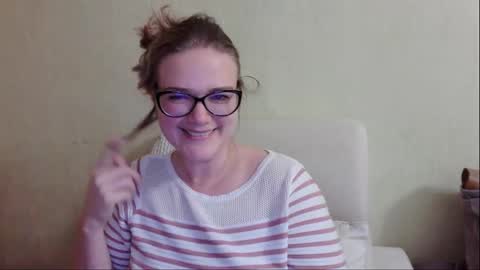Snapshot of emma_misty_ chatting on 16, 10, 2025 emma_misty_ online show from 16, 10, 2025