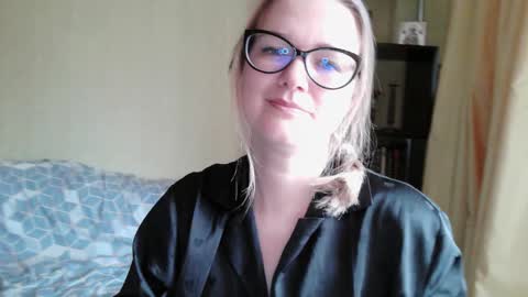 Snapshot of emma_misty_ chatting on 21, 10, 2025 emma_misty_ online show from 21, 10, 2025