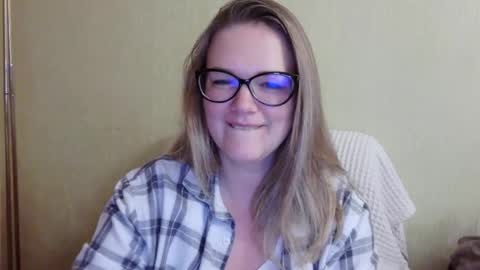 Snapshot of emma_misty_ chatting on 4, 11, 2025 emma_misty_ online show from 4, 11, 2025