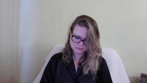 Snapshot of emma_misty_ chatting on 7, 11, 2025 emma_misty_ online show from 7, 11, 2025