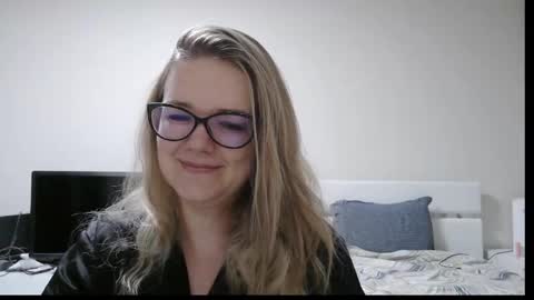 Snapshot of emma_misty_ chatting on 2, 2, 2026 emma_misty_ online show from 2, 2, 2026